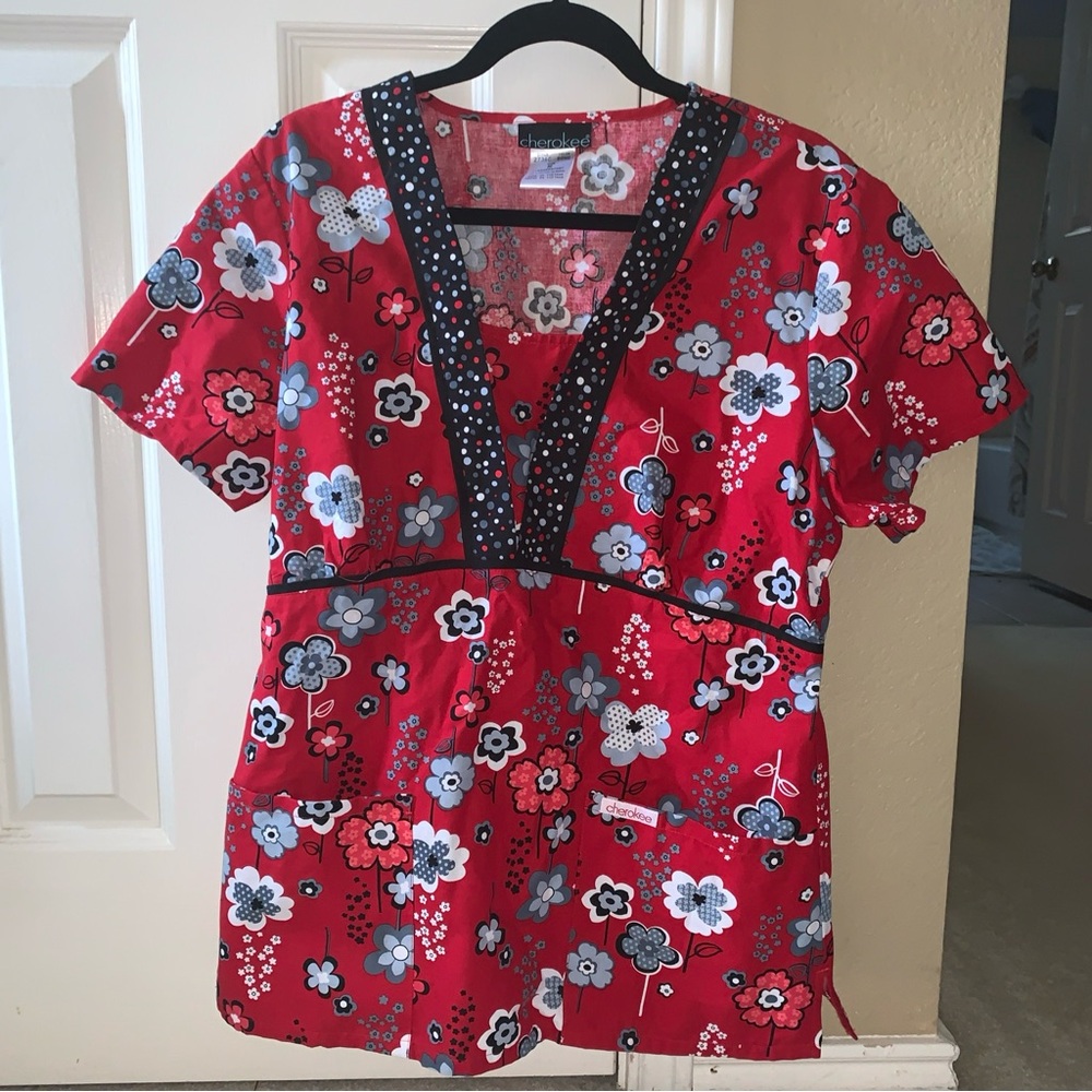 SOLD Cherokee Floral Print Red Black V Neck Elastic Back Scrub Top Women's M